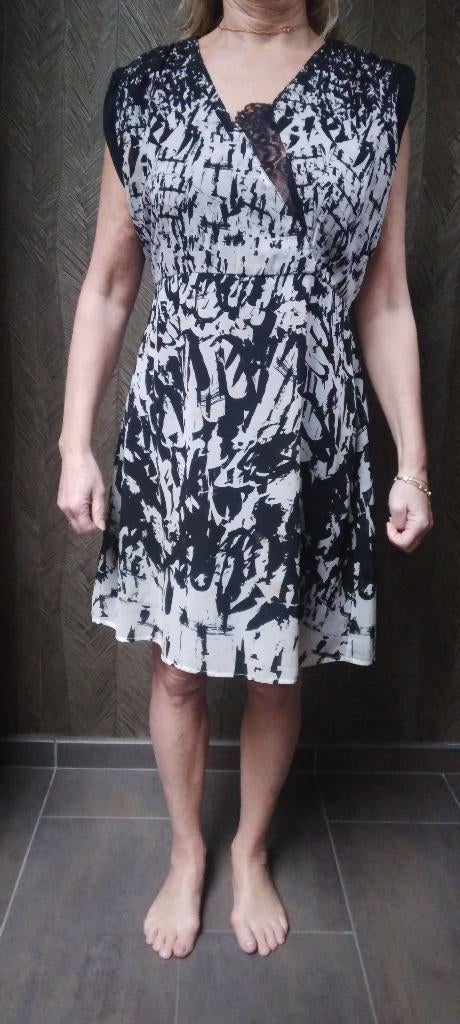 Robe noire et blanche, Enlèvement ou Envoi, Comme neuf, Taille 42/44 (L), Au-dessus du genou
