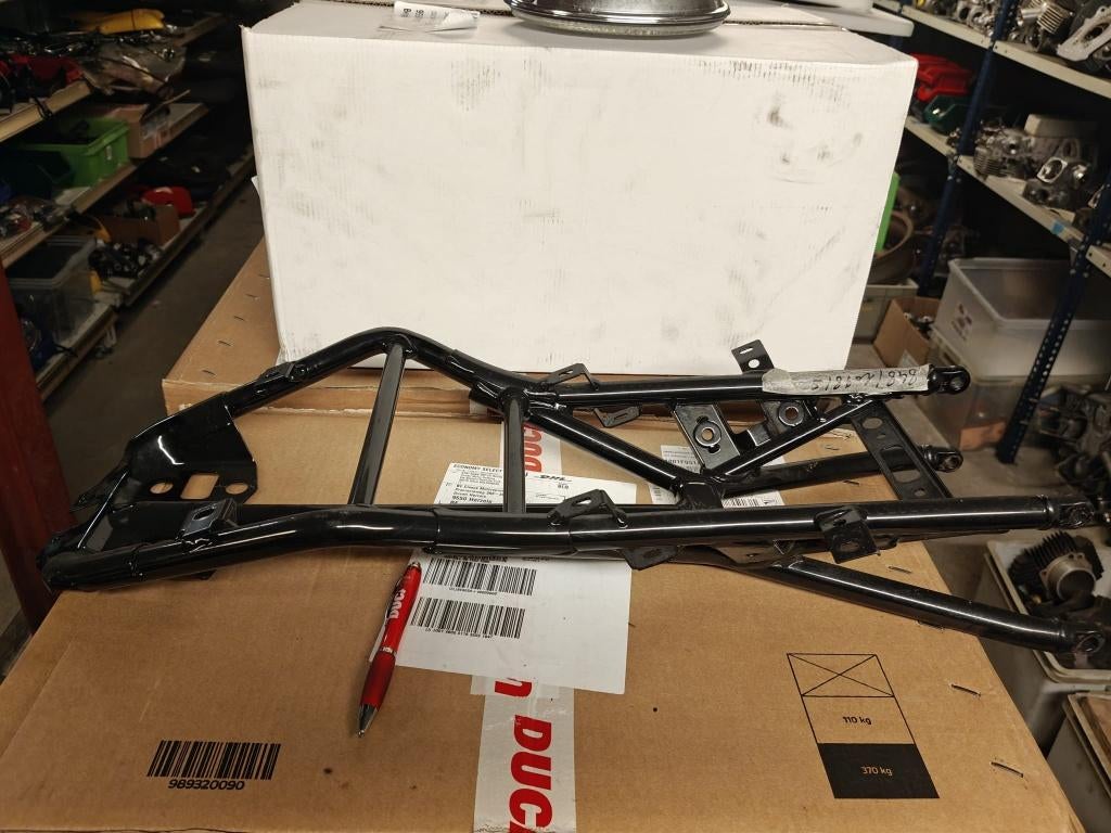CADRE DE SUPPORT ARRIÈRE DUCATI 848-1098, Motos, DUCATI, Enlèvement ou Envoi, Utilisé, Jackierogier@outlook.be