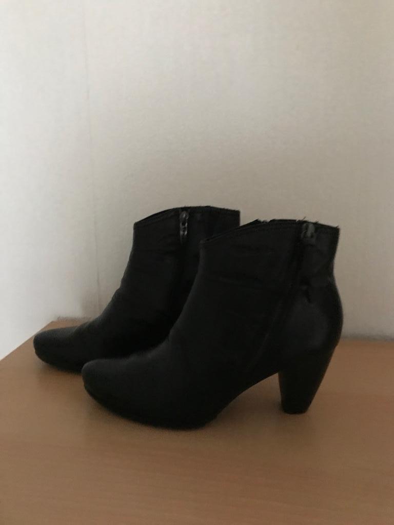 Chaussures cuir noir Tamaris p.38 isolées talon moyen, Tamaris, Enlèvement ou Envoi, Porté, Noir