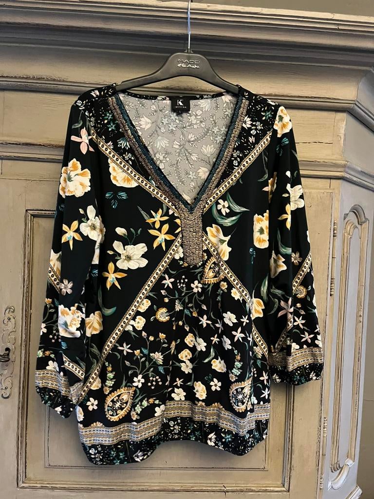 Zwarte blouse met bloemen L, Kleding | Dames, Zwart, Maat 42/44 (L), Ophalen of Verzenden, Zo goed als nieuw