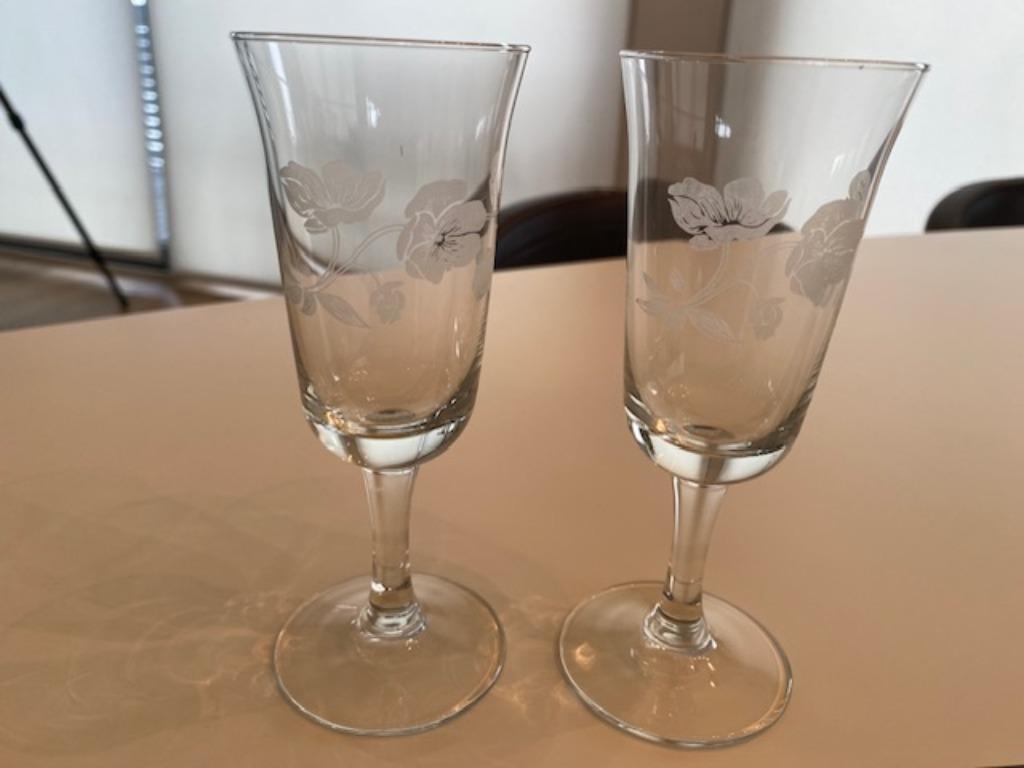 4 petites coupes à champagne en cristal motif floral, Envoi, Neuf, Autres types