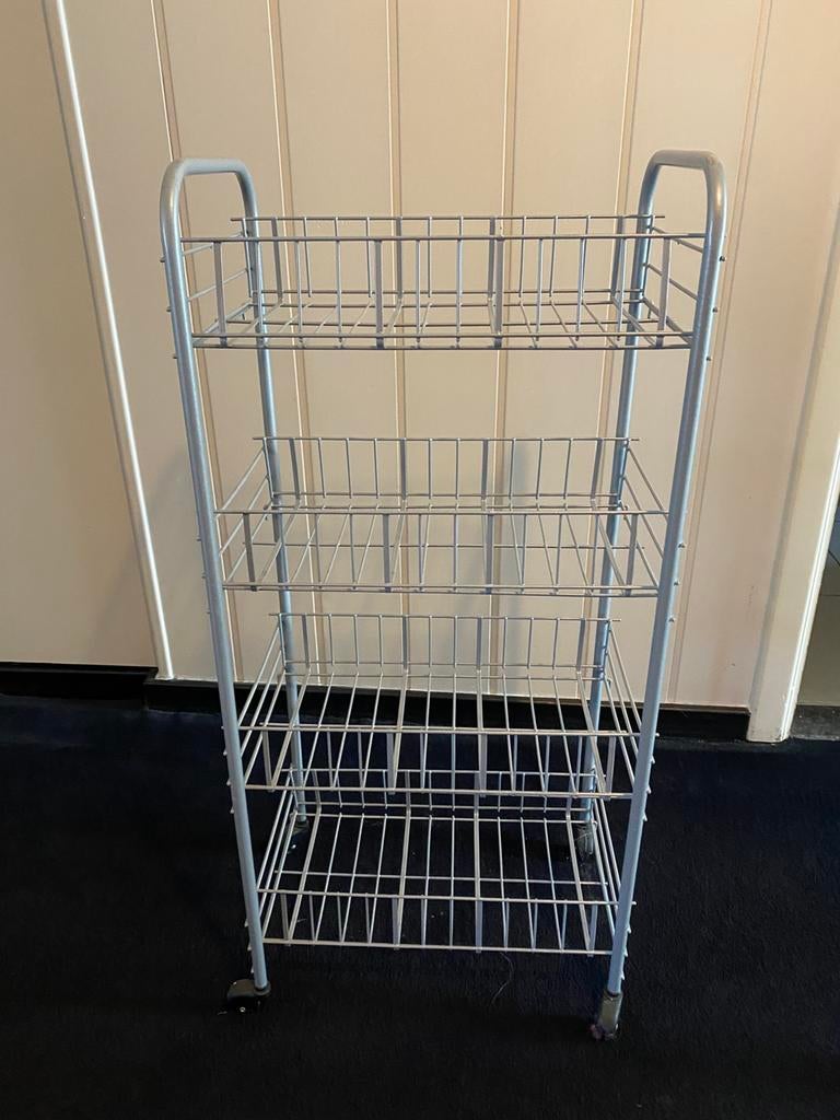 Ijzeren rekje op wieltjes, Ophalen, Gebruikt