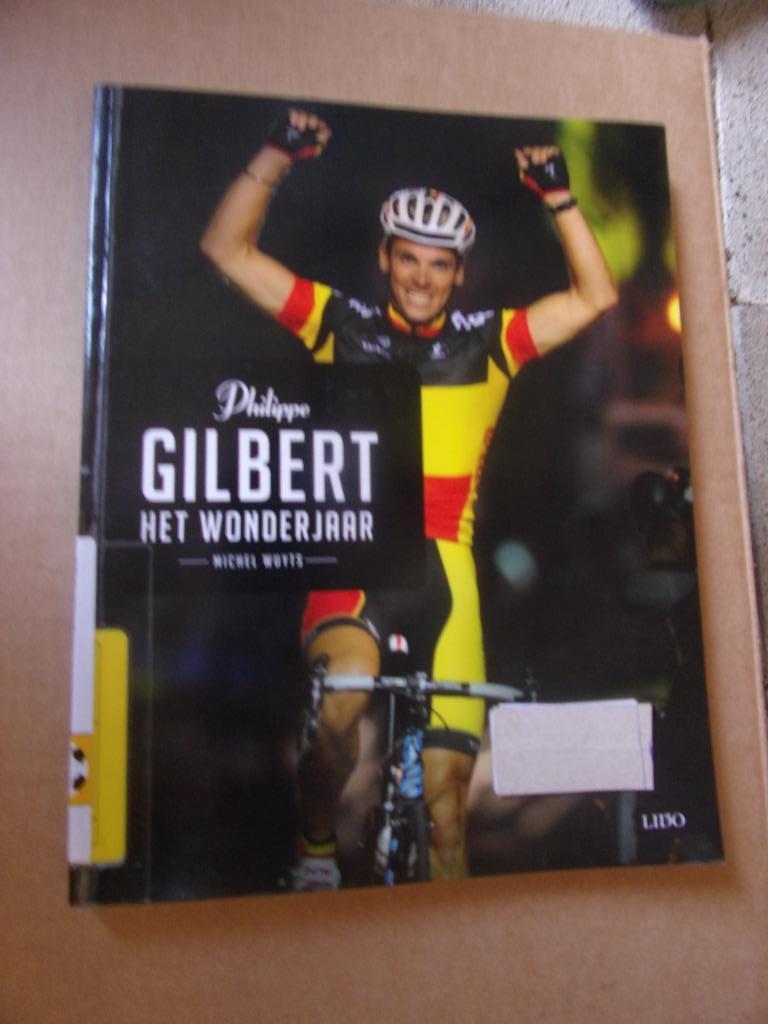 PHILIPPE GILBERT : Het wonderjaar, Ophalen of Verzenden, Zo goed als nieuw, Lopen en Fietsen