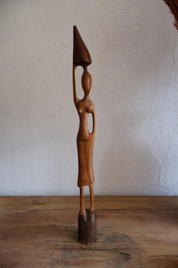 Afrikaanse houten sculptuur – gestileerde vrouwenfiguur, Ophalen of Verzenden