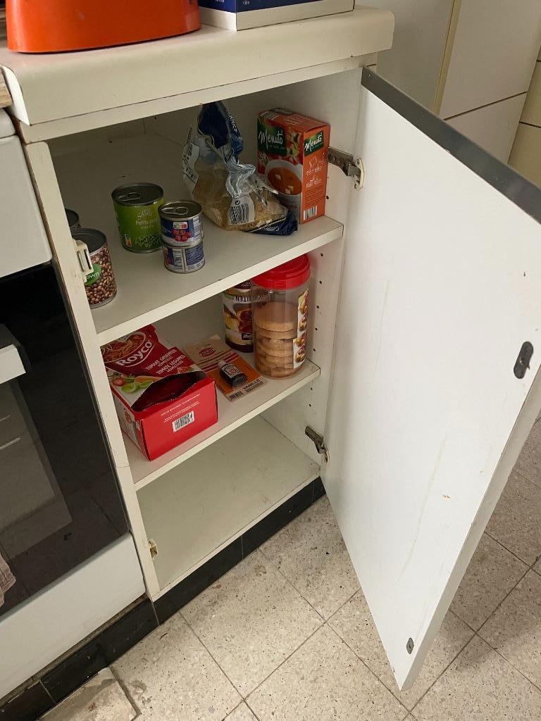 1x Keukenkast naast fornuis, Ophalen