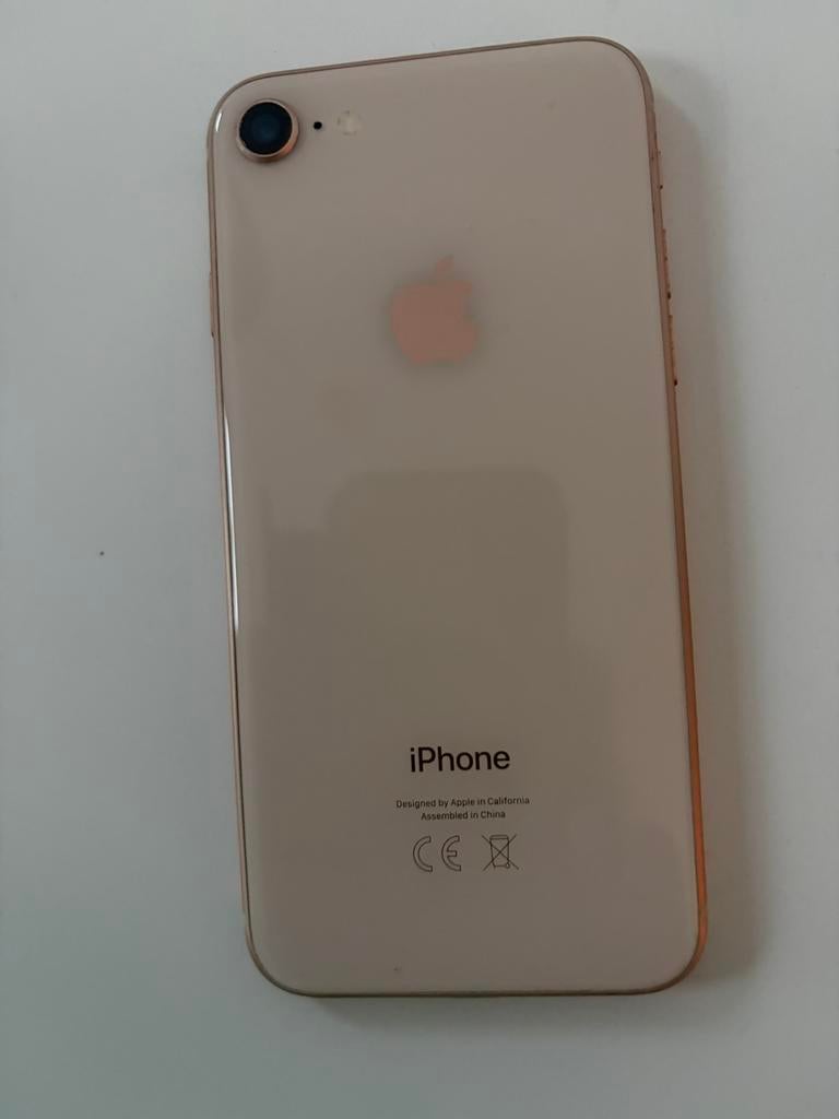 Iphone 8 met hoesjes en oortjes, Telecommunicatie, Mobiele telefoons | Apple iPhone, Gebruikt, 64 GB, Zonder abonnement, iPhone 8