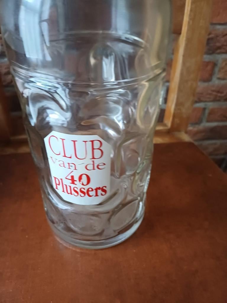 Glazen beker van de 40 plussers club, Ophalen