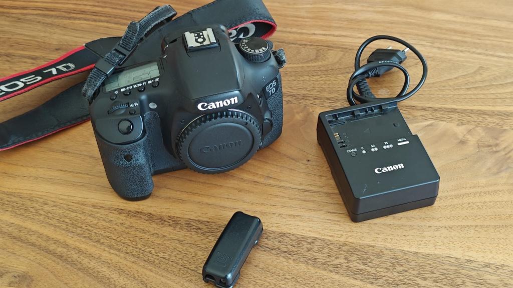 Canon 7D body, oplader, remote en 50Gb CF-kaartjes, Gebruikt, Spiegelreflex, Canon, Geen optische zoom