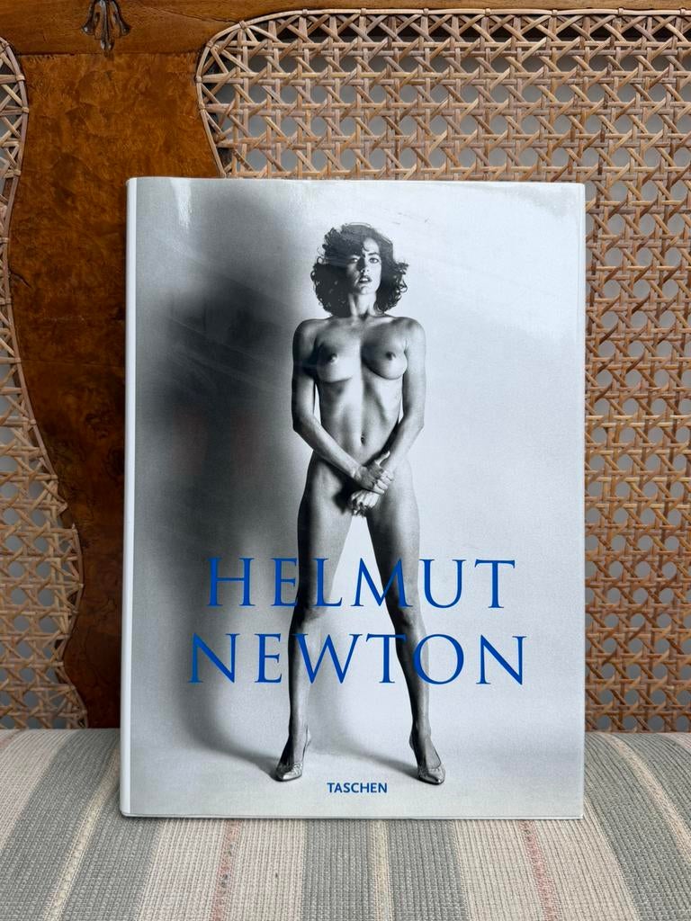 Taschen Helmut Newton 2009 Fotoboek Foto Boek Photography, Enlèvement ou Envoi, Comme neuf