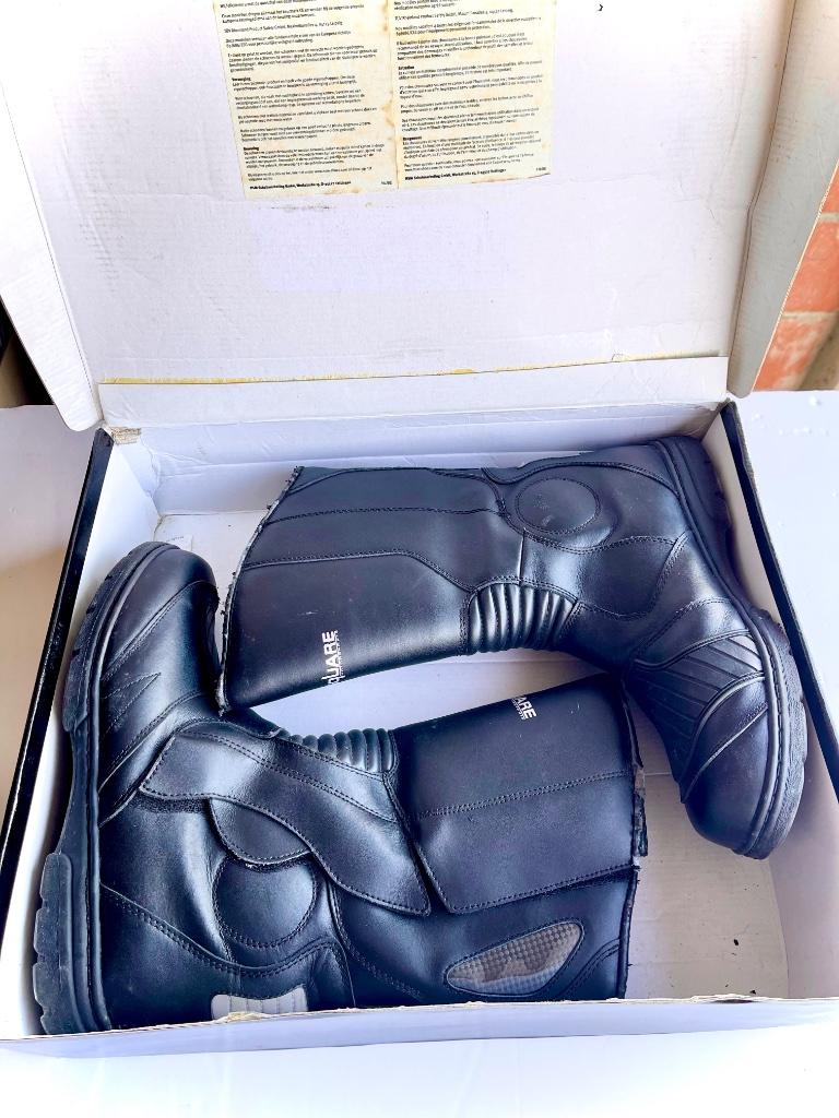 Bottes Moto - taille 44 - cuire noir - comme neuves, Motos, Vêtements | Vêtements de moto, Bottes, Femmes, Hommes, Seconde main
