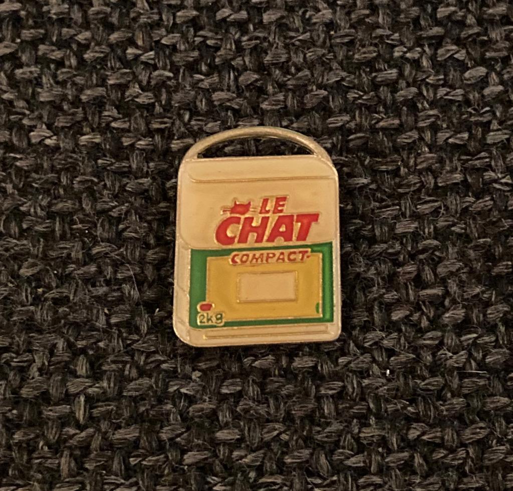 PIN - LE CHAT - COMPACT, Collections, Envoi, Utilisé, Marque, Insigne ou Pin's