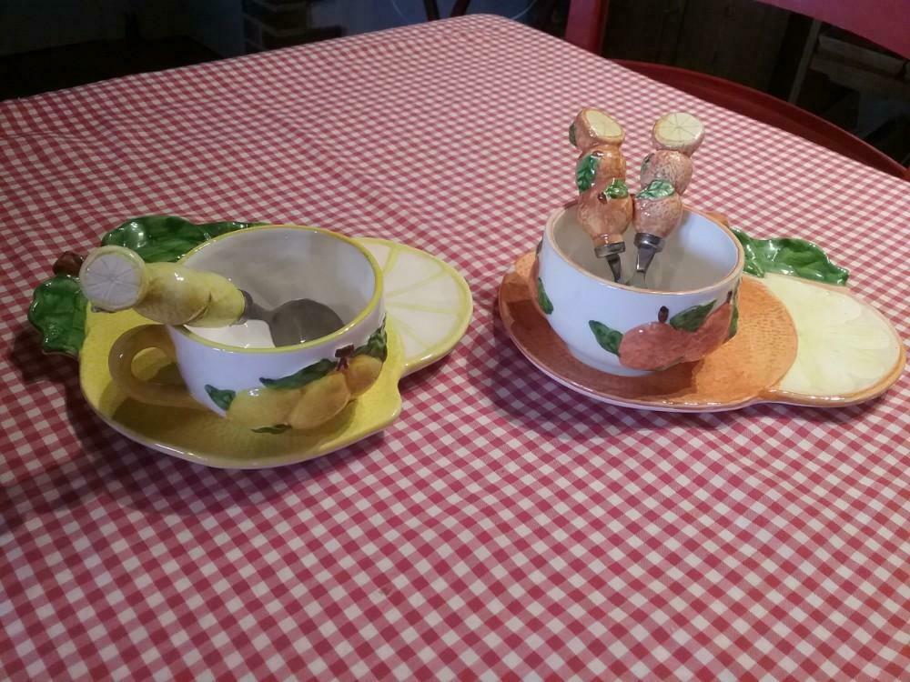 2 tasses originales orange et citron sous tasses+cuillères, Enlèvement ou Envoi, Neuf, Porcelaine, Tasse(s) et/ou soucoupe(s)