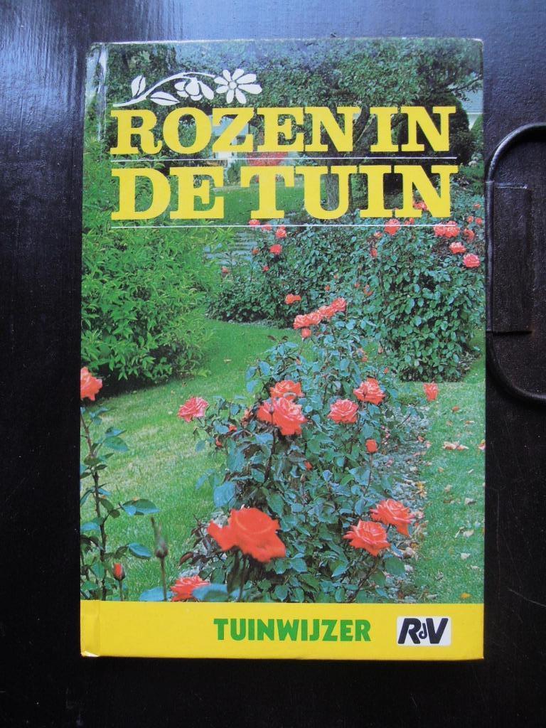 Rozen in de tuin  RdV Rijd der vrouw tuinwijzer boek, Ophalen of Verzenden, Gelezen, Branders Poul Erik, Tuinieren en Tuinplanten
