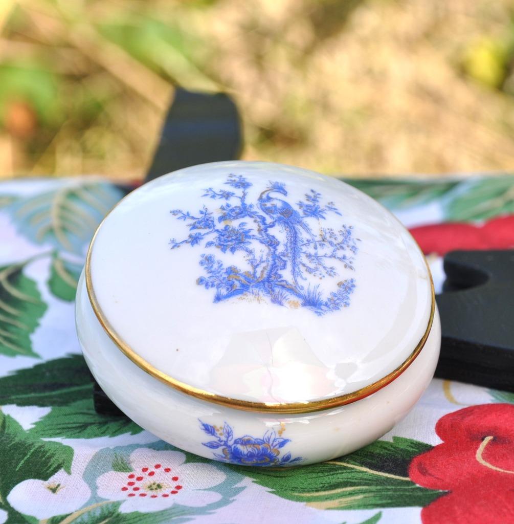 boite a bijoux ronde porcelaine limoges  decor oiseau, Antiquités & Art, Antiquités | Porcelaine, Enlèvement ou Envoi