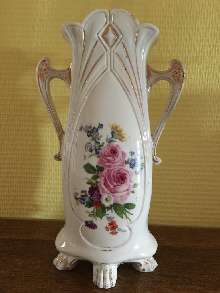 vaasje gerold porselein, Antiek en Kunst, Ophalen of Verzenden