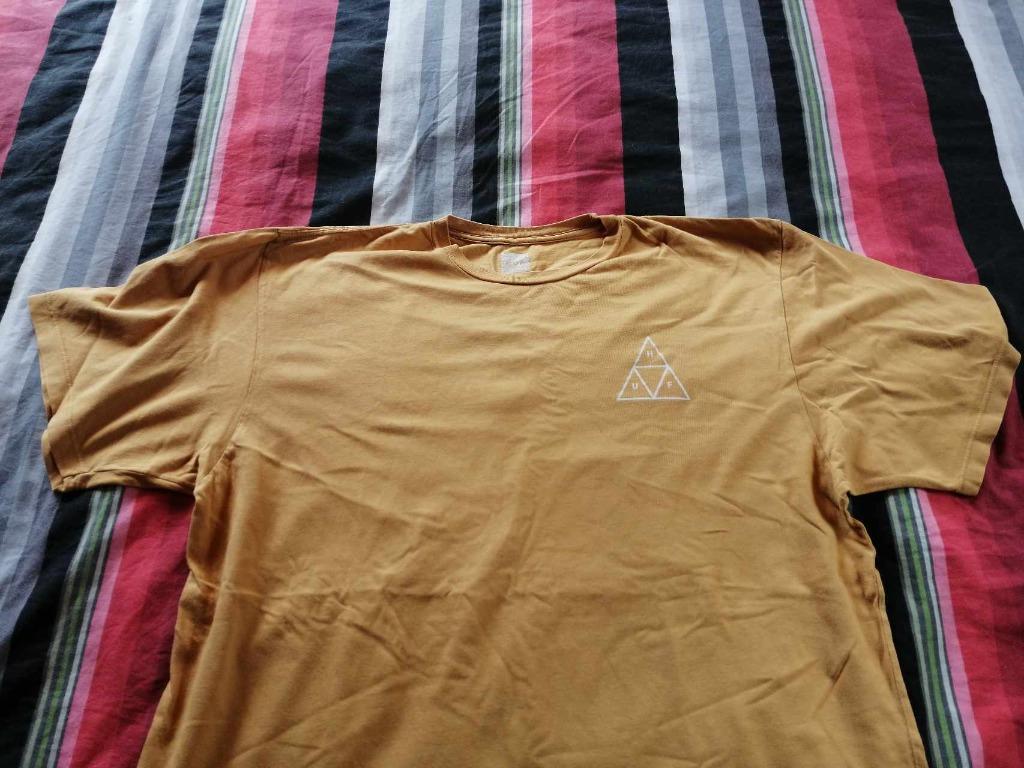 T-SHIRT OKERGEEL MERK HUF – MAAT L SKATE KLEREN DUUR IN AANK, Ophalen of Verzenden, Gedragen, Maat 52/54 (L), HUF
