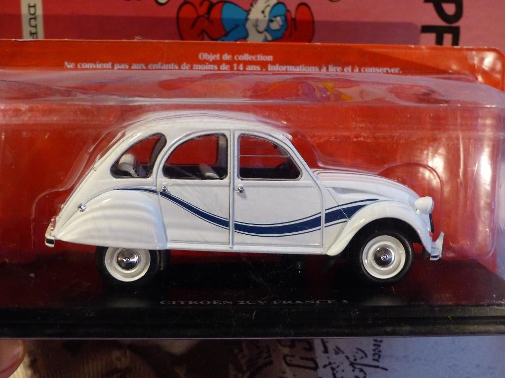 Voiture miniature 2CV de France 3 au 1/24ème, Enlèvement ou Envoi, Comme neuf, Voiture