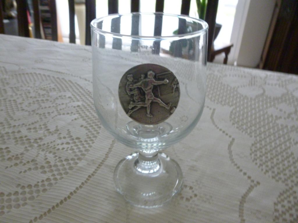verre décoratif avec ballon de football, Enlèvement, Comme neuf