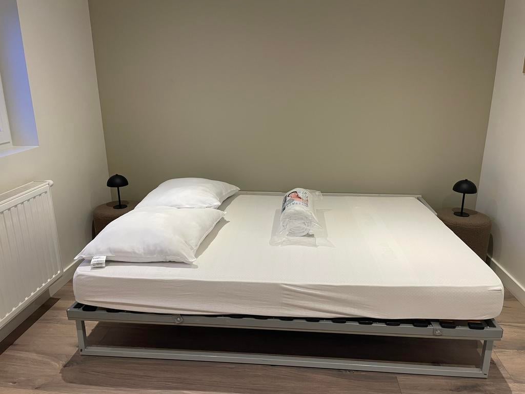 Bed BOONE, Ophalen, Zo goed als nieuw