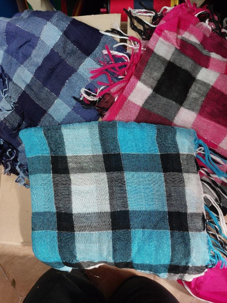 toutes sortes de foulards, Enlèvement ou Envoi, Comme neuf, Écharpe