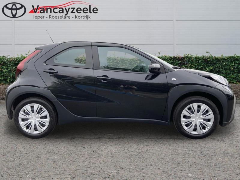 Toyota Aygo X play+cam+DAB+applecarplay&androidauto, Auto's, Toyota, 72 pk, Zwart, Handgeschakeld, 5 deurs
