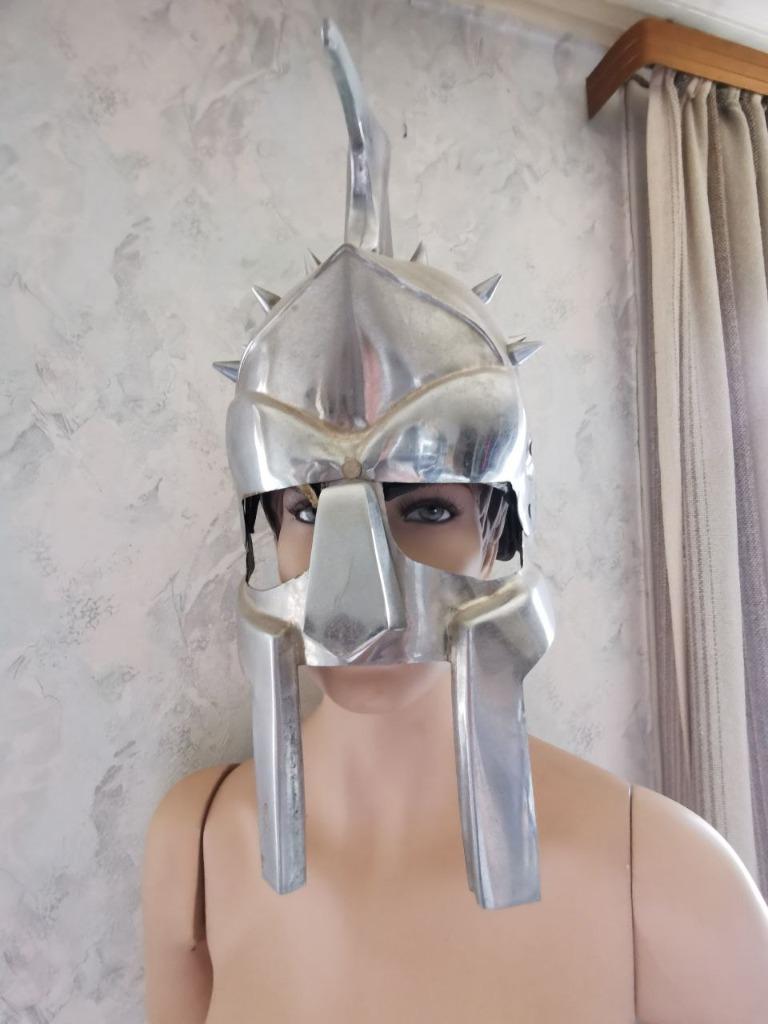 Ijzeren Gladiator helm, Ophalen