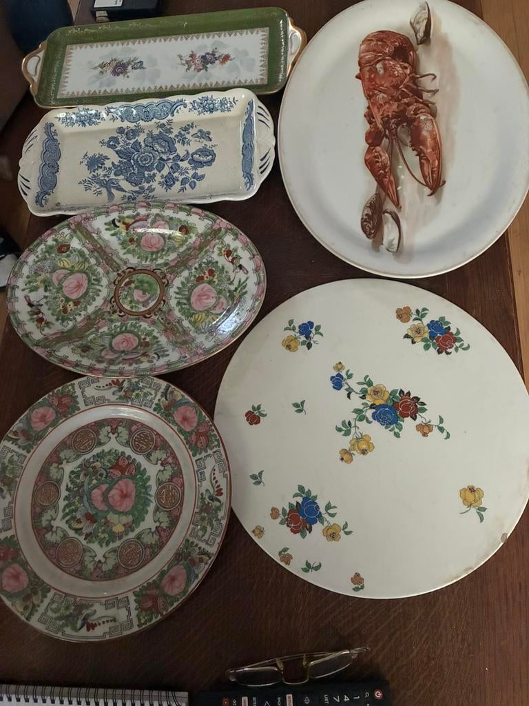 Différent anciens plats, Enlèvement