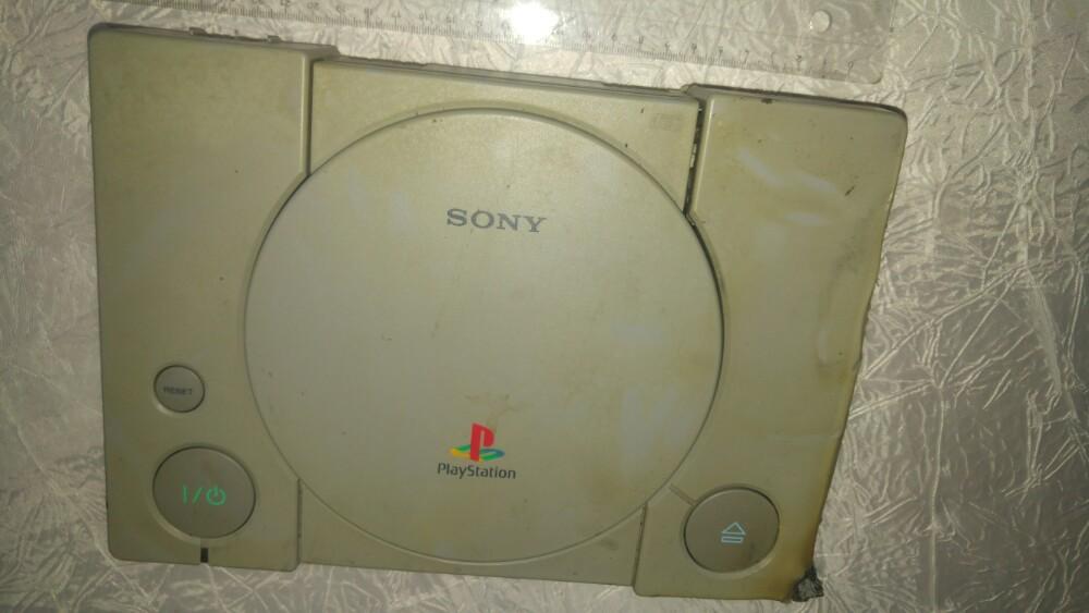 Vintage Console Sony PS 1 Playstation avec câble, Enlèvement ou Envoi, Utilisé