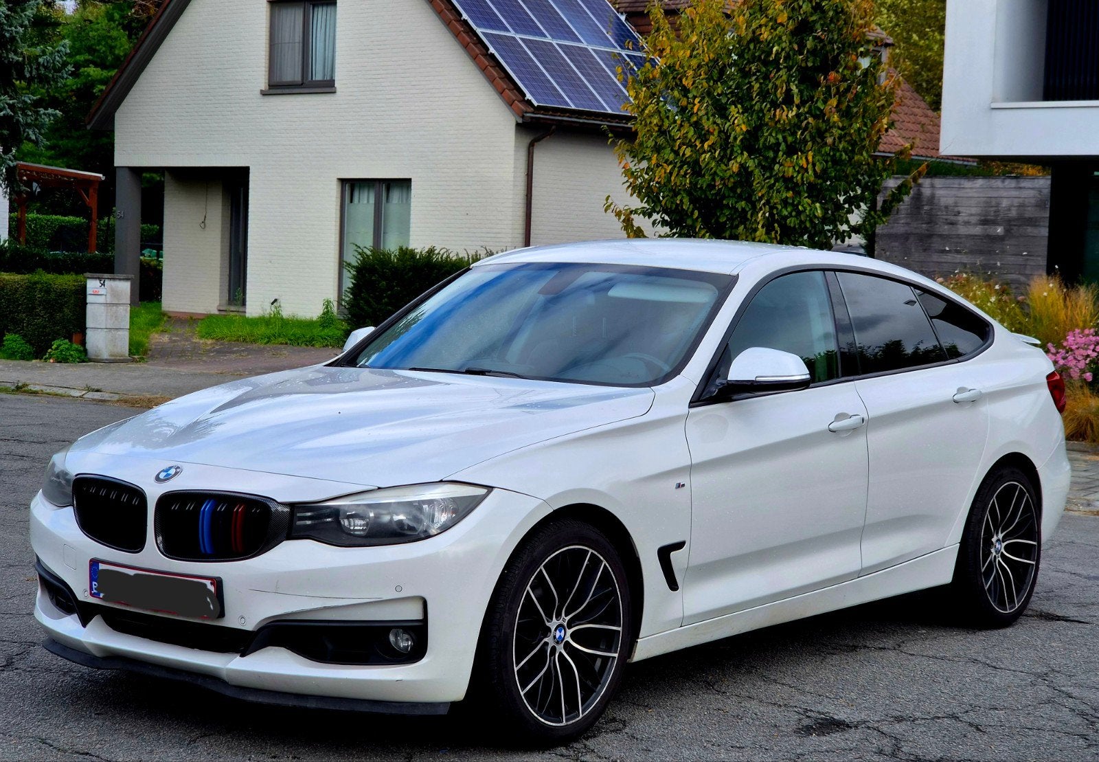 BMW 318d GT Sportpakket – 2014
 230.000 km
 Parelmoerwit, Autos, Cuir, Achat, Euro 6, Réception radio numérique