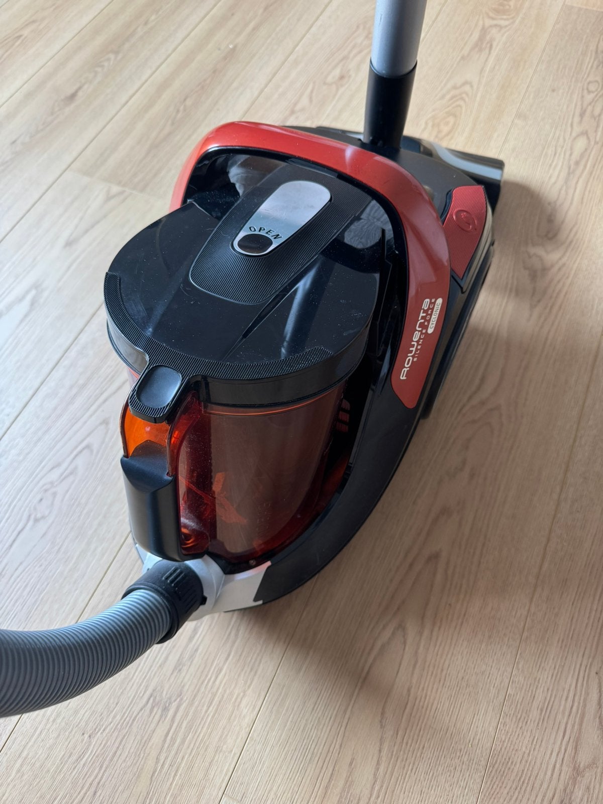 Aspirateur Rowenta Silence Force Cyclonic, Rowenta, Réservoir, Aspirateur traîneau, Enlèvement