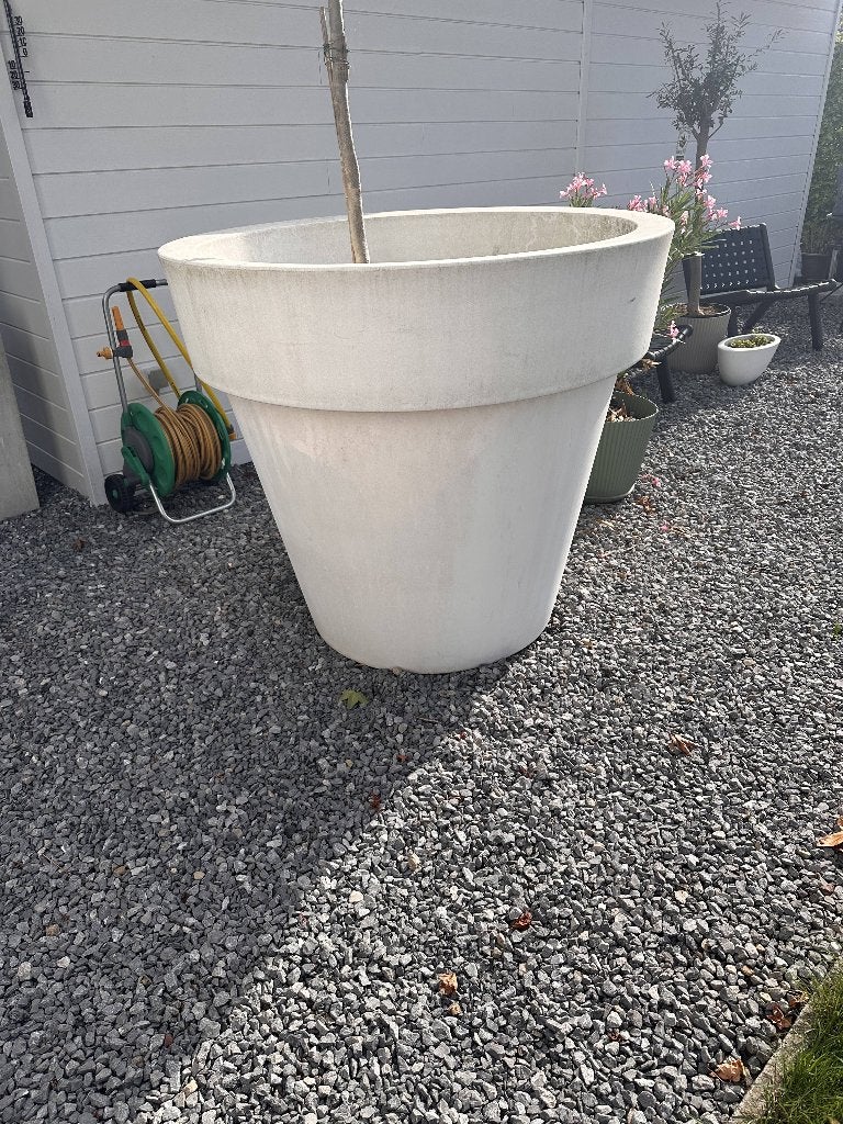 Zeer grote witte design plantenbak 2 stuks, Rond, Synthétique, Enlèvement, Utilisé