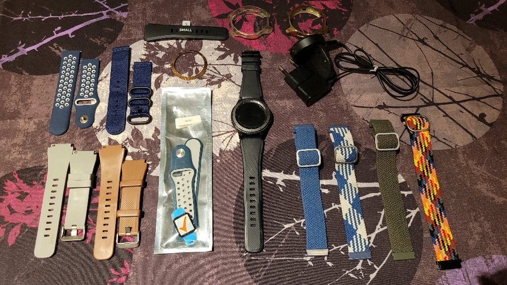 Samsung Smartwatch Gear 3 (+oplader, 10 bandjes, covers), Étanche, Enlèvement ou Envoi, Utilisé, Samsung Galaxy