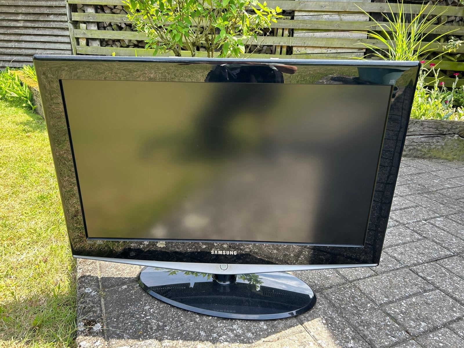 Samsung 32" LCD televisie – werkend – met voet/kabels/..., Ophalen, LCD, Samsung