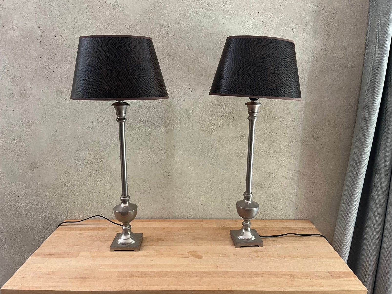 Set de 2 lampes de table identiques, hauteur 68 cm, Maison & Meubles, Avec prise, Comme neuf, Enlèvement, Métal