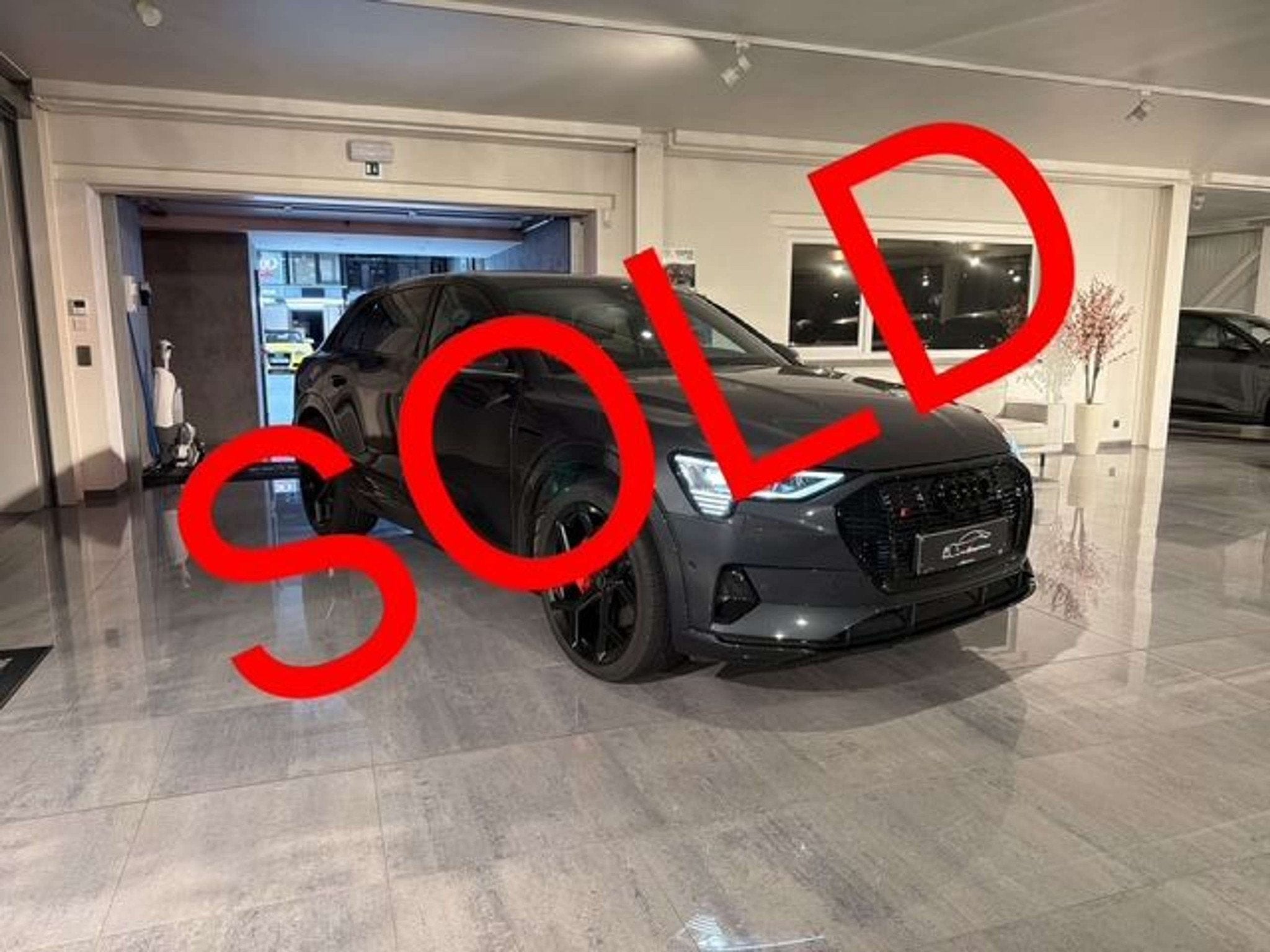 Audi Q8 e-tron SOLD BIJ GARAGE VRIENS YVES BV!, Autos, Cuir, Argent ou Gris, Achat, 408 ch