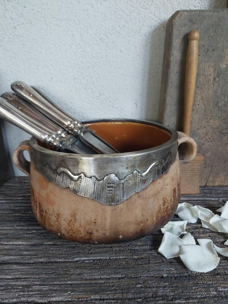 Mooie oude franse terracotta (kook) pot met verzilverde rand, Antiek en Kunst, Ophalen of Verzenden