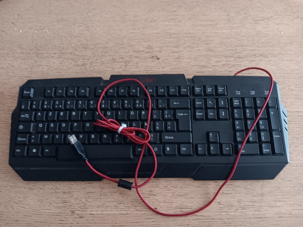 keyboard met cabel, Muziek en Instrumenten, Ophalen, Zo goed als nieuw