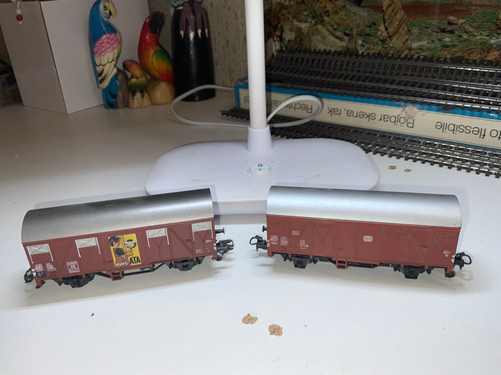 LOT DE 2 WAGONS COUVERTS DB DONT 1 AVEC PUB ET FEU CONVOI, Hobby & Loisirs créatifs, Enlèvement ou Envoi, Comme neuf, Wagon, Märklin