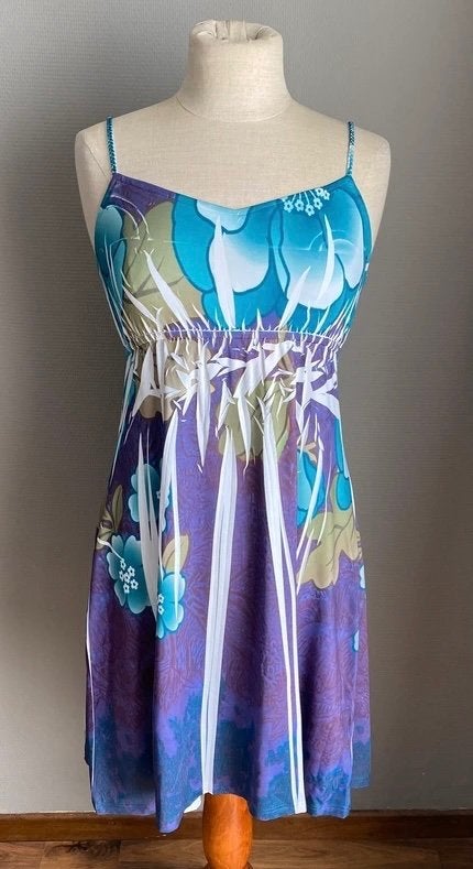 Kleurrijk jurkje Madonna maat S - NIEUW, Kleding | Dames, Jurken, Nieuw, Maat 36 (S), Madonna, Onder de knie