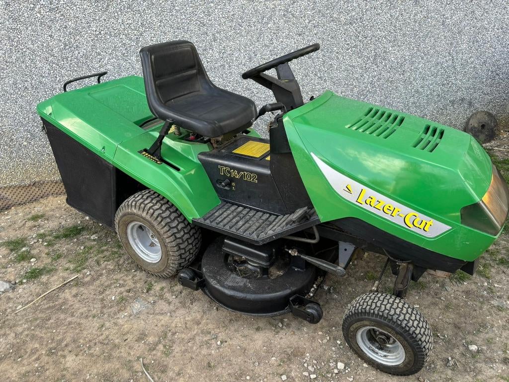 Plusieurs tracteurs tondeuse et tondeuse, Enlèvement