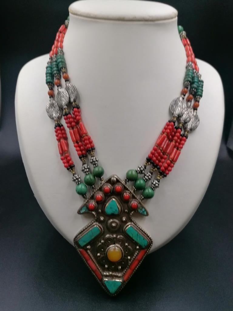 Nepalese Ketting van koraal en turquoise kralen, Nieuw, Ophalen of Verzenden, Steen of Mineraal, Met edelsteen