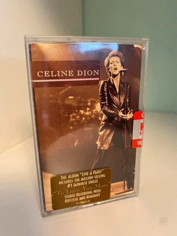 Celine Dion – Live A Paris, Originale, Utilisé, Envoi, 1 cassette audio