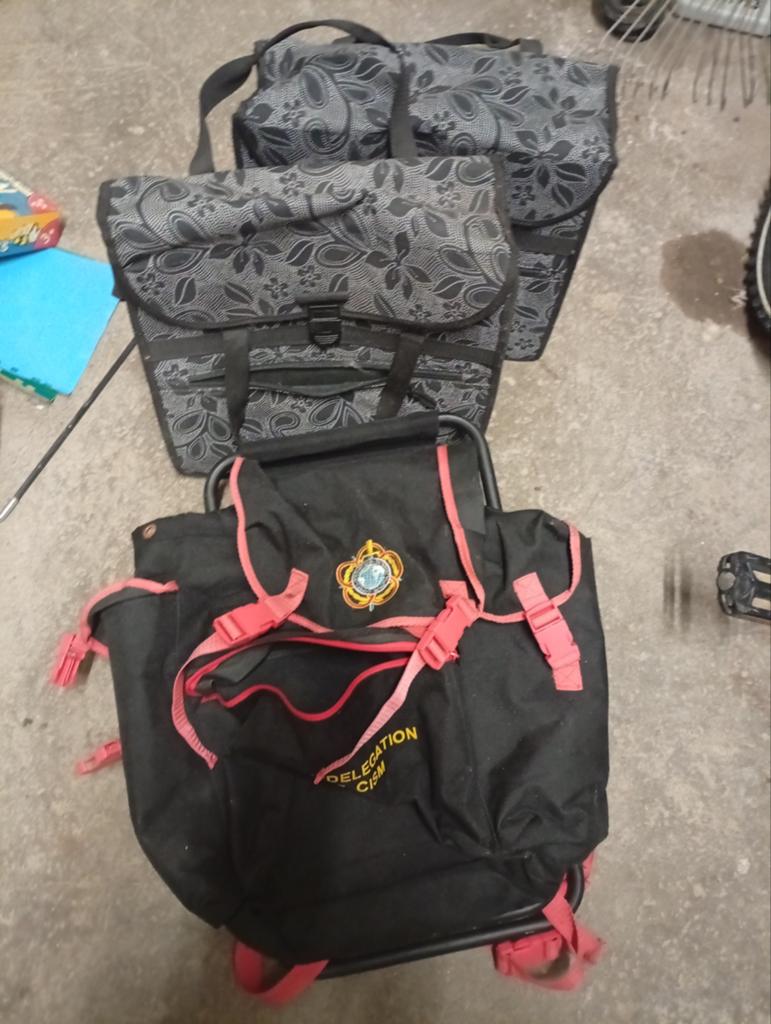 Chaise de peche et sac velo