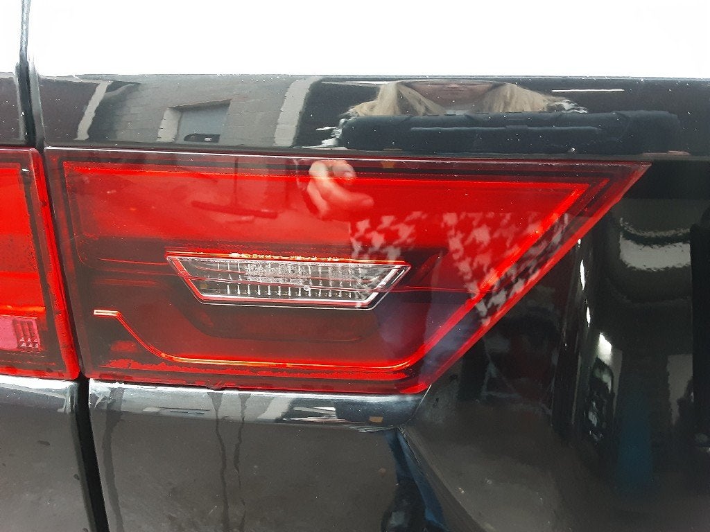 PANNEAU ARRIÈRE GAUCHE AVEC LAMPE E-Pace (J9C3-13193), Utilisé, Jaguar