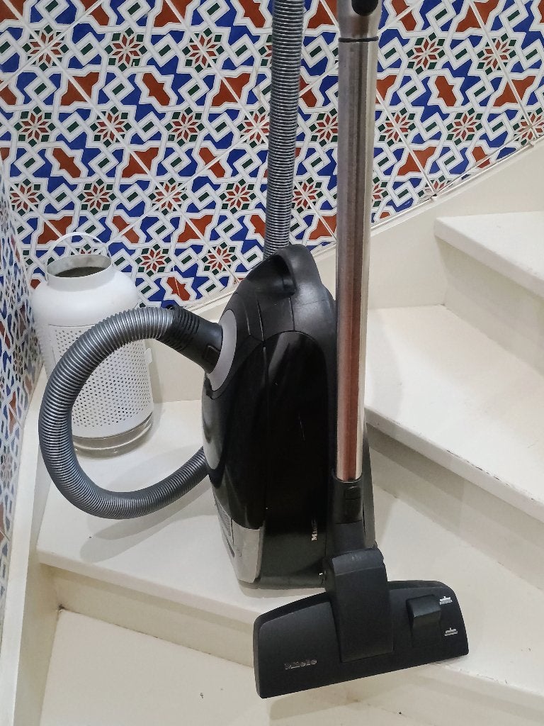 ASPIRATEUR MIELE 2200 WAT, Sac à poussière, Utilisé, Miele, Enlèvement