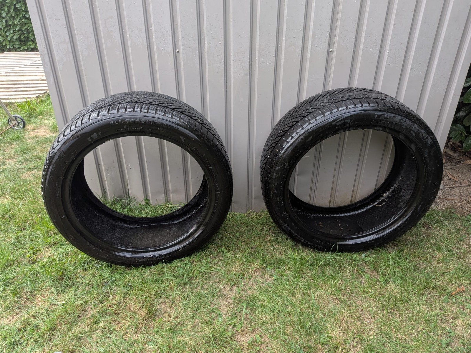 Pneus 4 Saisons Neufs 275/40 R20
marque Tracmax

livraison p, Enlèvement, Neuf