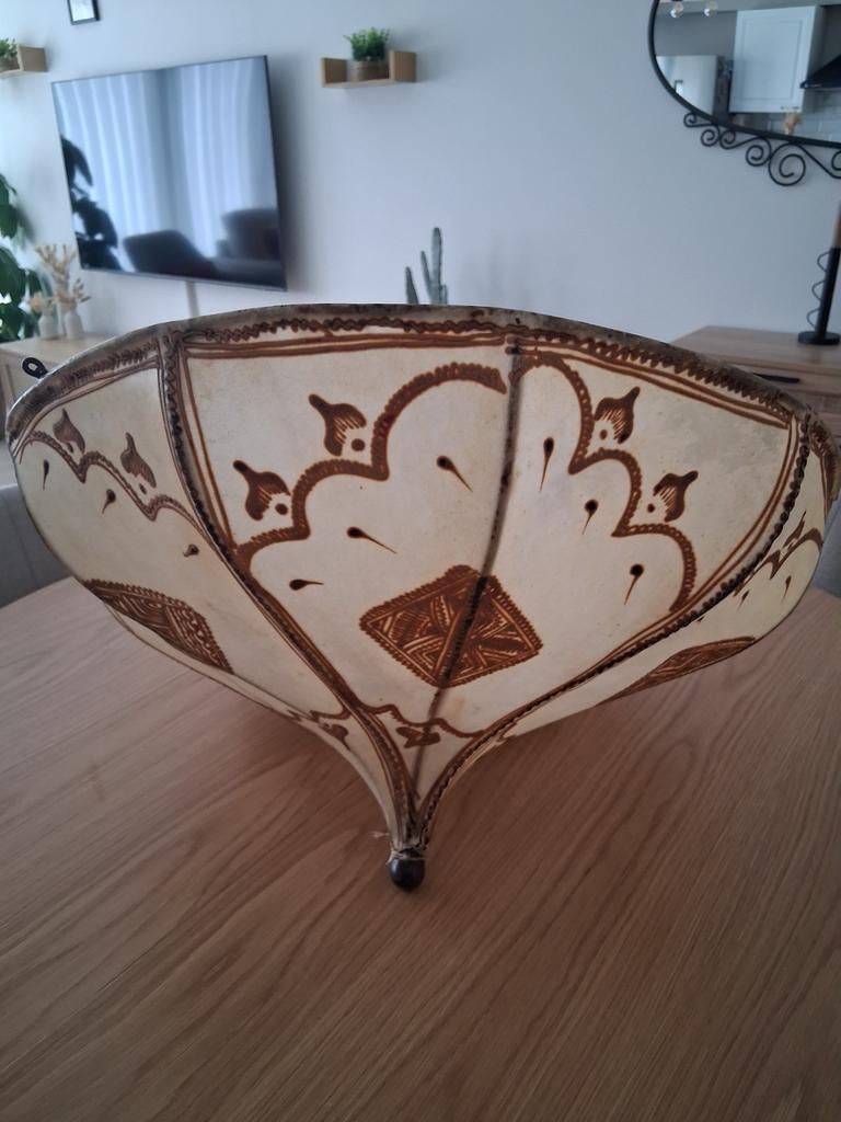 Suspension marocaine artisanale en peau naturelle – 60 cm, Maison & Meubles, Lampes | Suspensions, Métal, Enlèvement