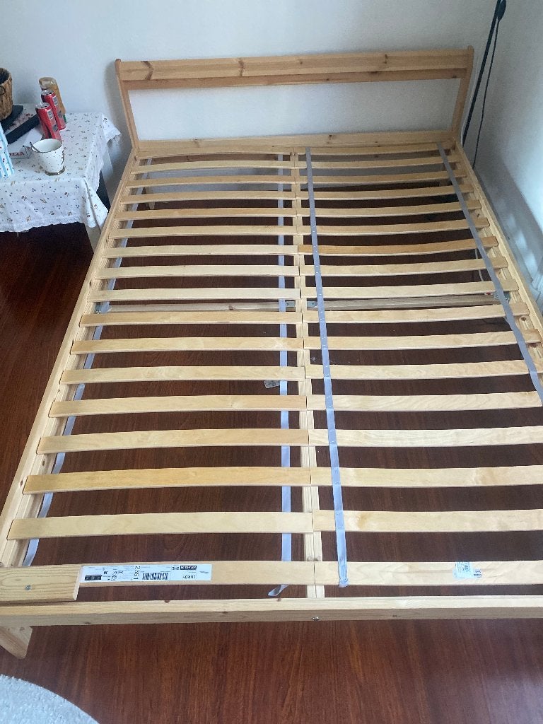Bedframe NEIDEN 140x200 gratis + lattenbodems, Maison & Meubles, Enlèvement ou Envoi, Utilisé