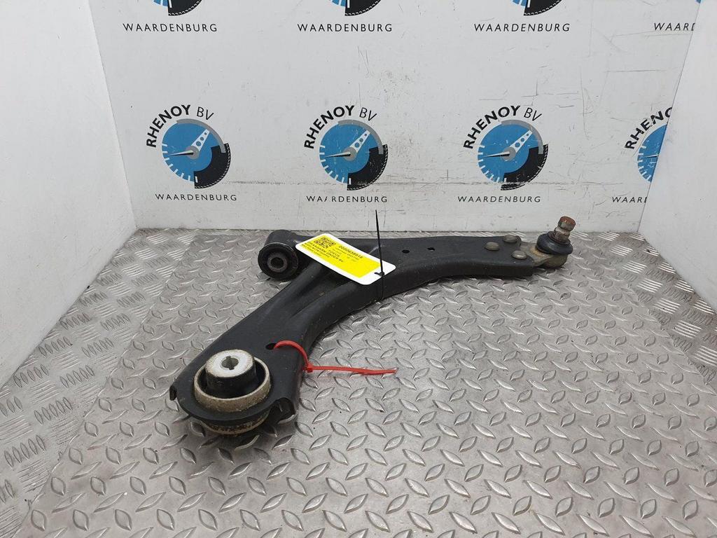 FORD FOCUS ST-Line DRAAGARM ONDER RV 2023, Ophalen of Verzenden, Gebruikt, Stiba lid