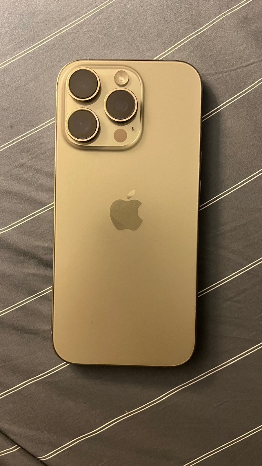 Iphone 16 Pro 256gb gris titane naturel, Télécoms, 89 %, Comme neuf, Enlèvement, Sans abonnement